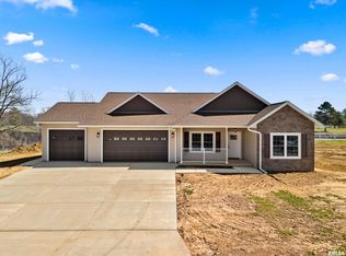 14988 E Country Club Dr, Cuba, IL 61427