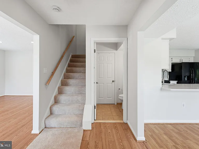 E Rosecroft Village Cir — Photo 15