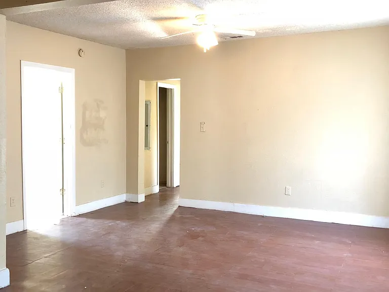 1724 Keith St — Photo 4