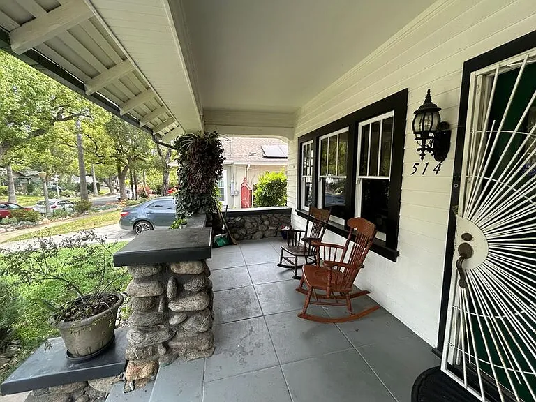 514 E Howard St — Photo 24