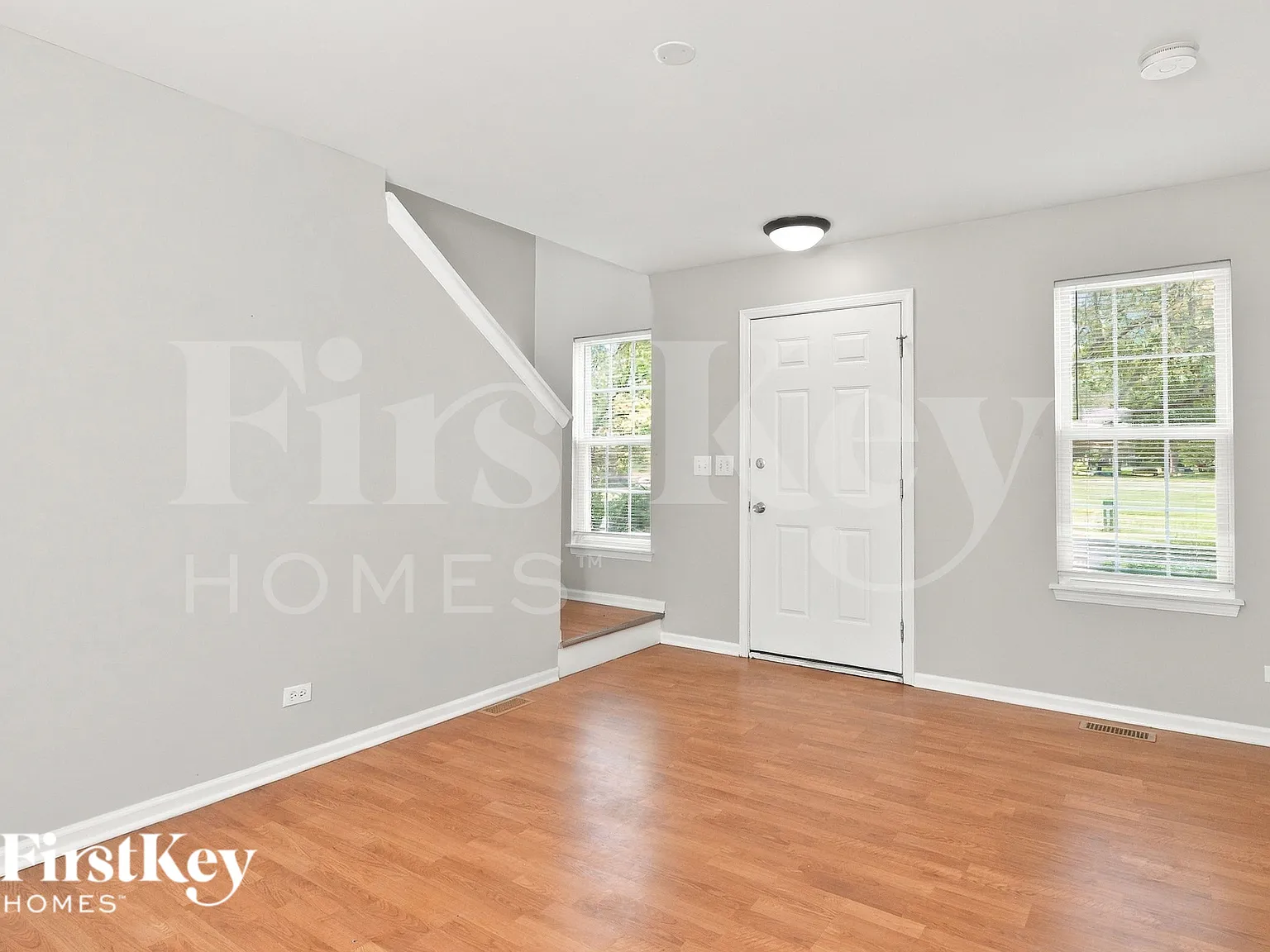 3 bed, 1.5 bath, 1102 sqft, $2,420 — Photo 3