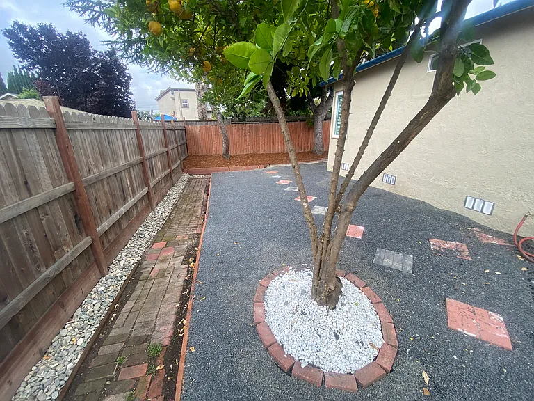 21411 Locust St — Photo 10