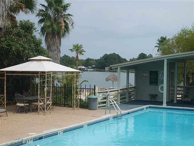 1st image of 604 Highcrest Dr APT 212