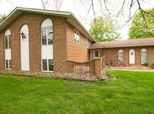 2727 Jersey Ridge Rd, Davenport, IA 52803