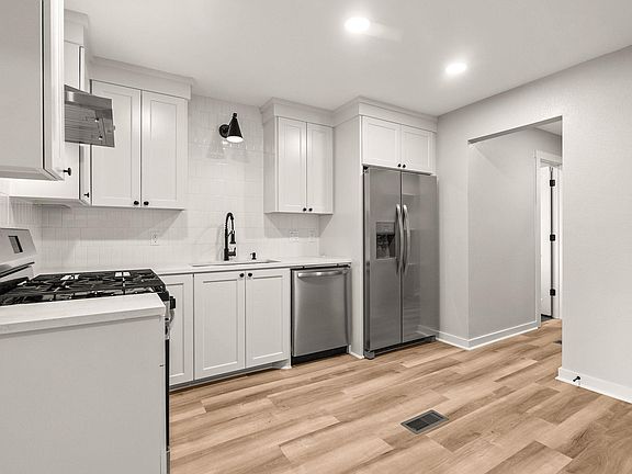3rd image of 4410 Maple St