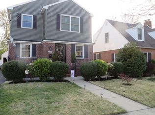 187 Latham Rd, Mineola, NY 11501