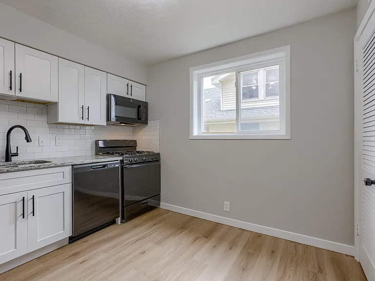 4713 Davenport St #1 — Photo 2
