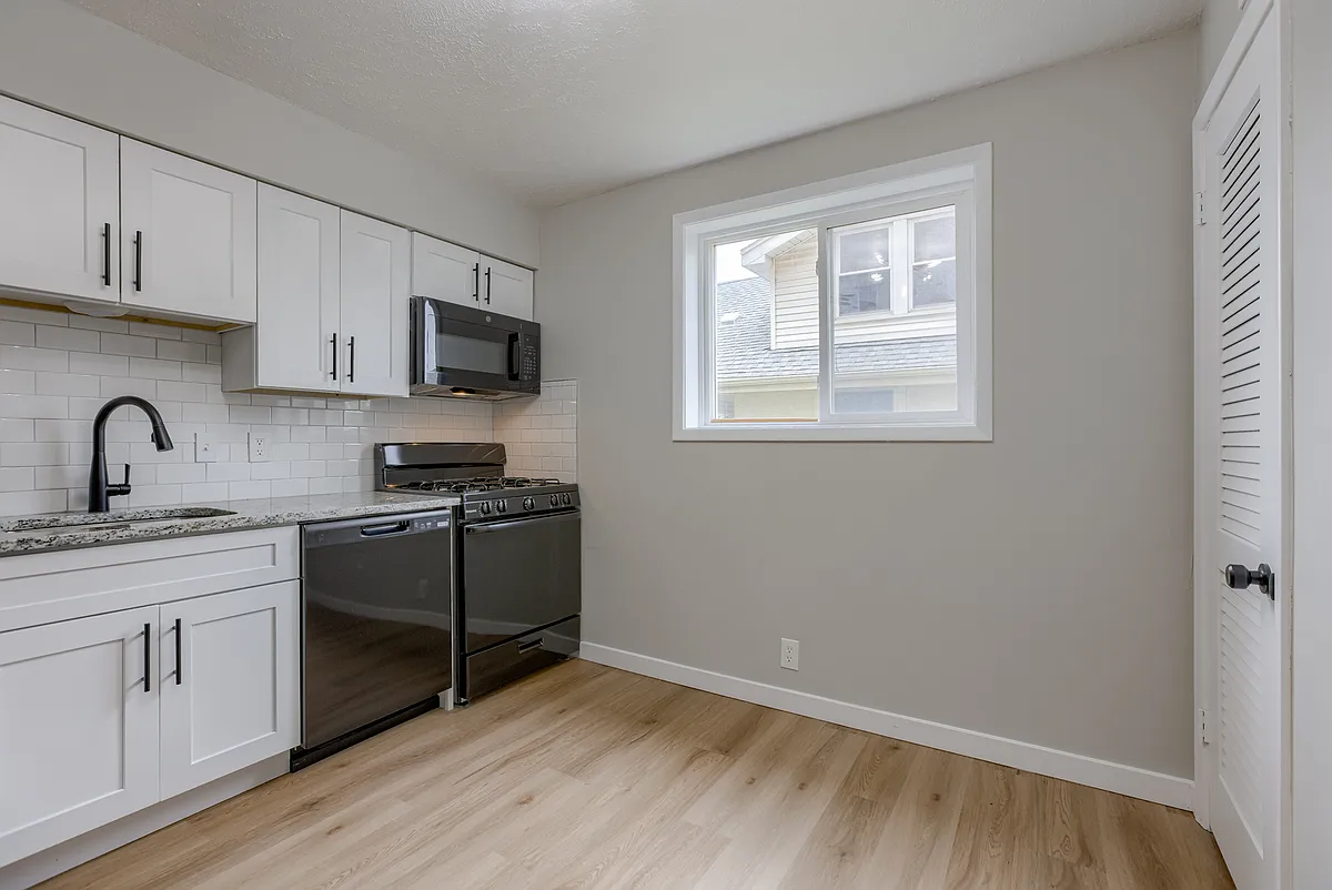 Building Photo - 4713 Davenport St #1