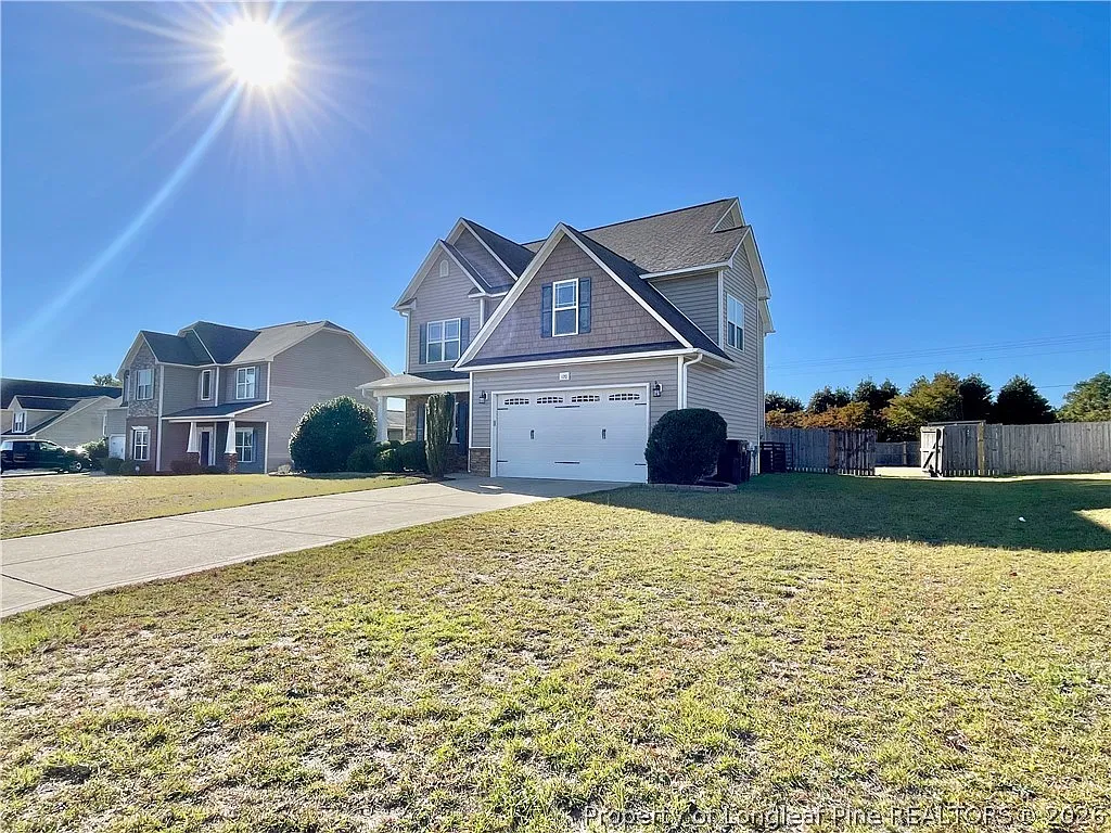 3 bed, 2.5 bath, 2530 sqft, $2,000 — Photo 2