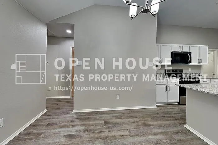 13225 Elmhurst Dr — Photo 6