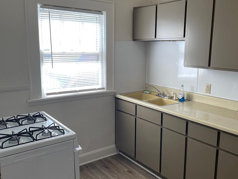 1st image of 534 Brown St APT 1