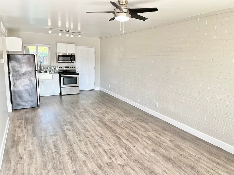 2726 E Glenrosa Ave #4 — Photo 14