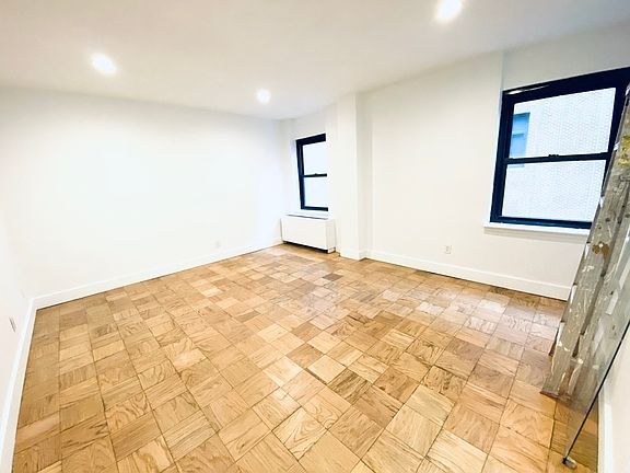 2nd image of 213 E 37th St #7G2