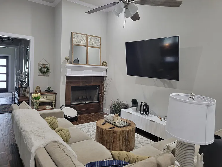 Pecan Grv — Photo 17