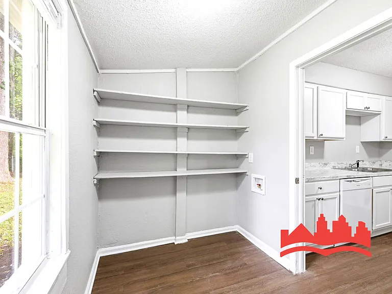 2348 Millbrook Ave — Photo 13