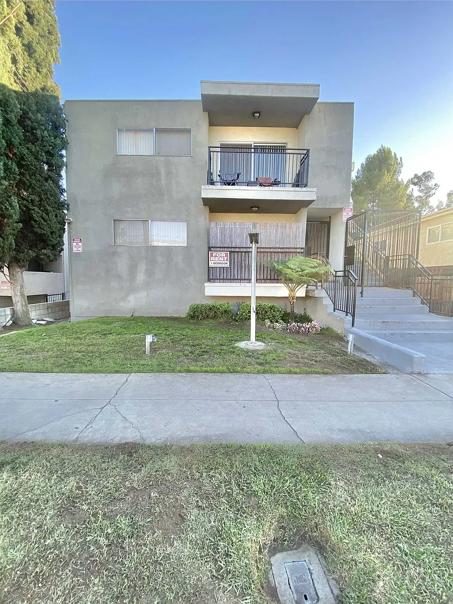Building Photo - Moorpark St