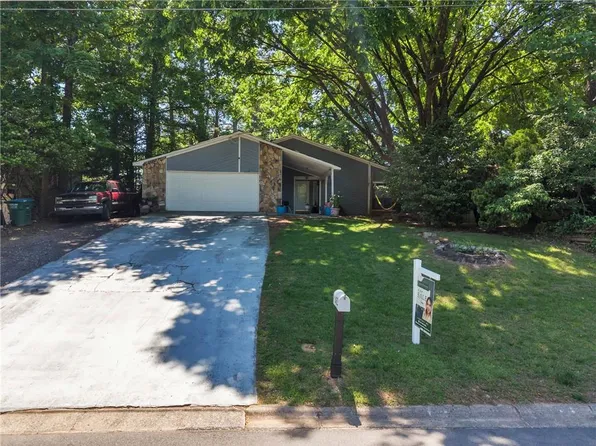 1462 Country Downs Dr, Norcross, GA 30093