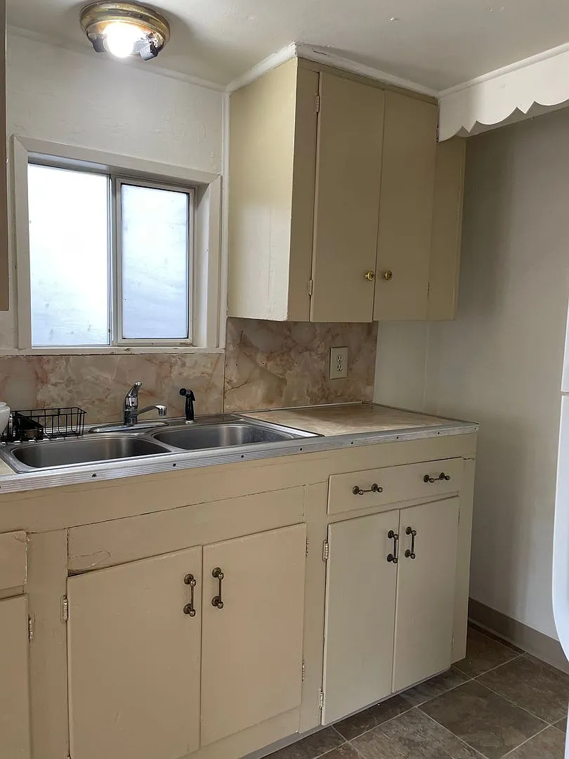 Cute 2 Bedroom 1 Bath Home in Shady Cove — Photo 4