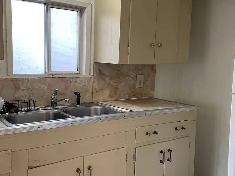 35 Maple St — Photo 4