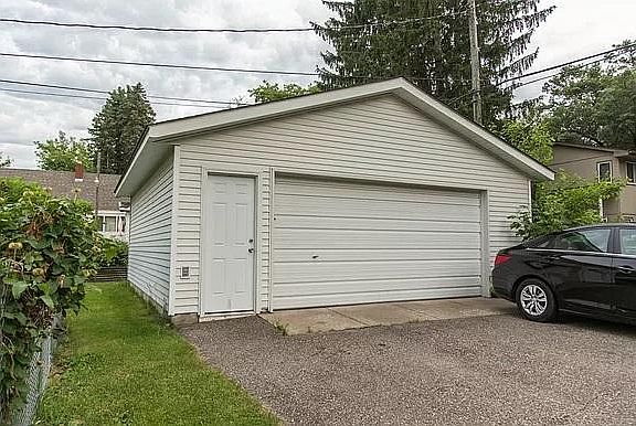3rd image of 209 3rd Ave N