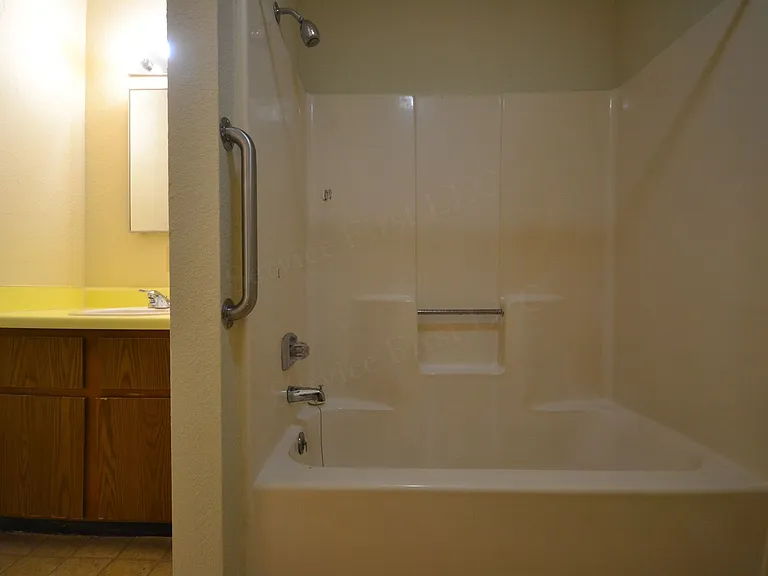 503 Broad St — Photo 12