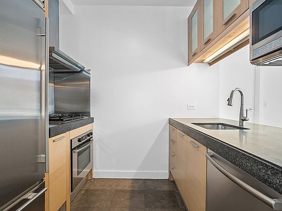 3rd image of 408 E 79th St APT 5D