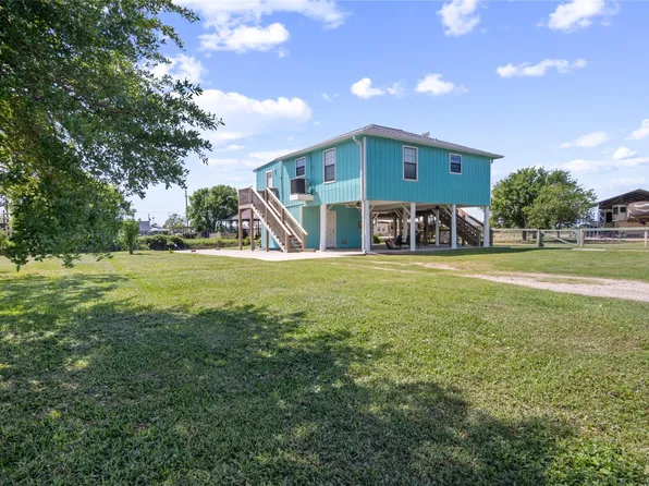 1106 Helen Dowdy Ln, Crystal Beach, TX 77650