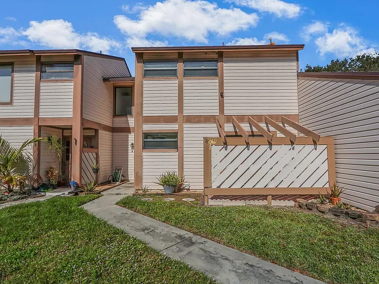 113 Sherwood Cir #25B — Photo 2