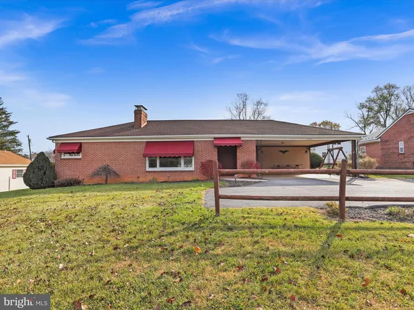 11711 Robinwood Dr, Hagerstown, MD 21742