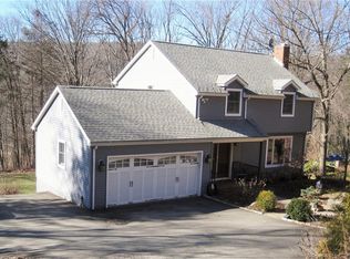 42 Old Middle Rd, Brookfield, CT 06804