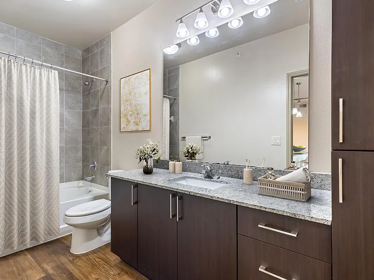 La Mariposa Apartments — Photo 10