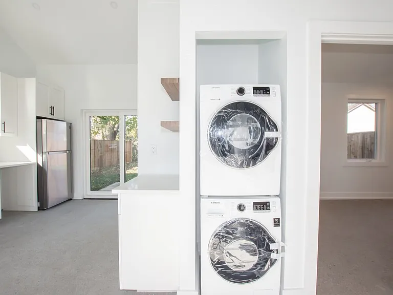 6151 Churchill St — Photo 15