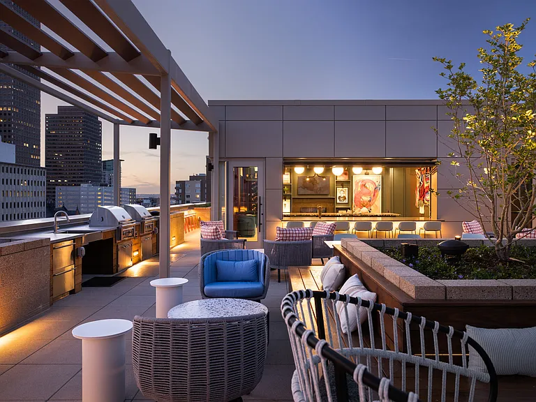 NOVEL Uptown by Crescent Communities — Photo 8