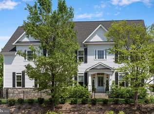 4950 34th St N, Arlington, VA 22207