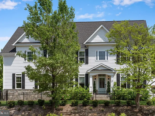 4950 34th St N, Arlington, VA 22207