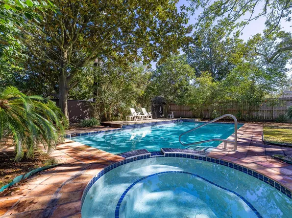 5238 Loch Lomond Dr, Houston, TX 77096