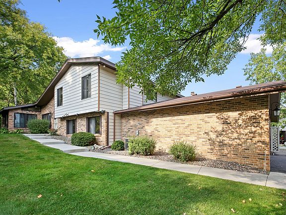 3rd image of 1040 Zanzibar Ln N