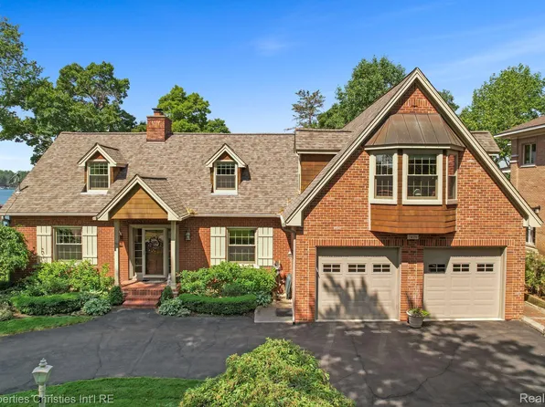 3426 Edgewood Park Dr, Commerce Township, MI 48382