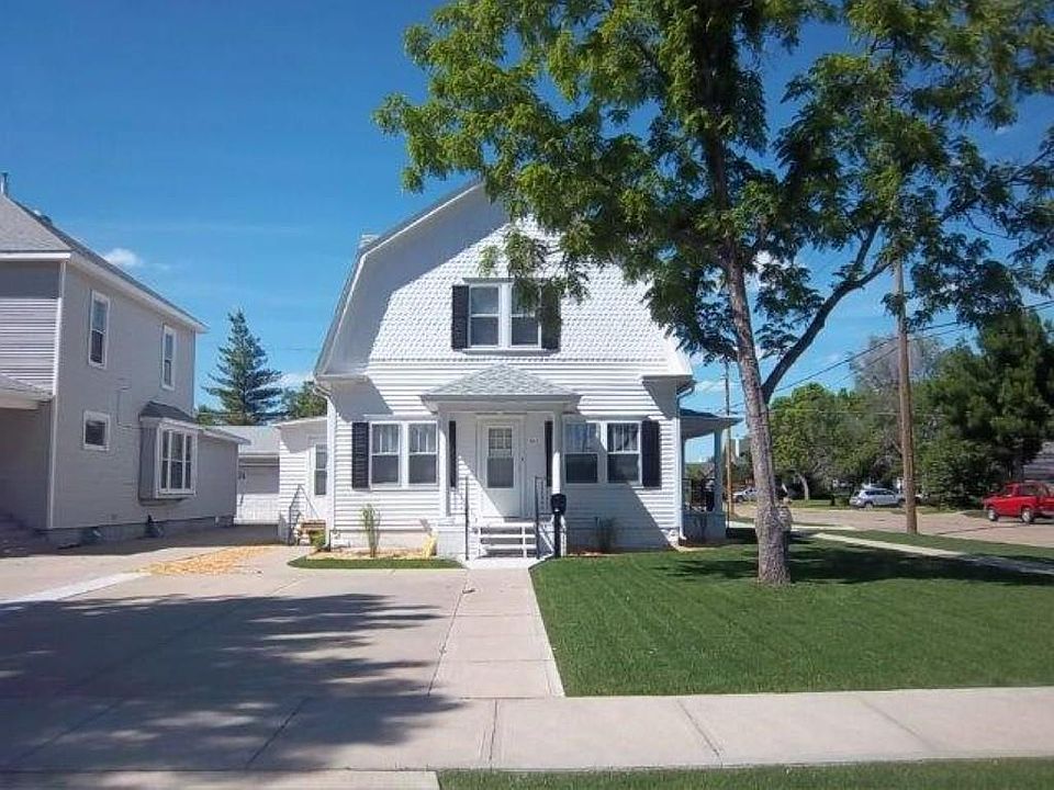 1st image of 821 E 3rd St