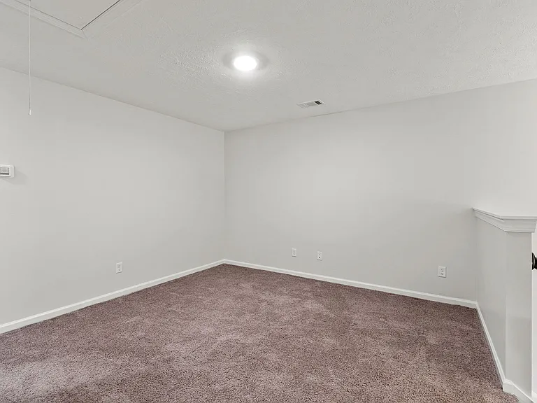 597 Vinings Dr — Photo 15