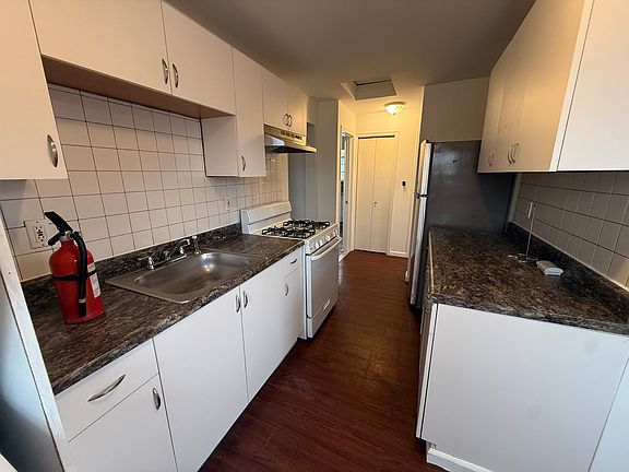 2nd image of 999 Virgil Ave Floor 2