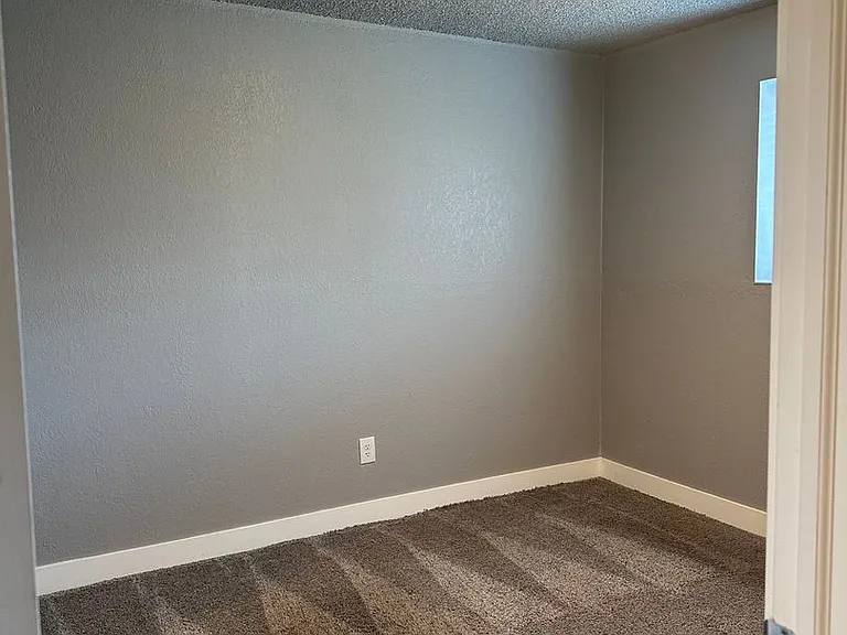 411 N 800 W — Photo 13