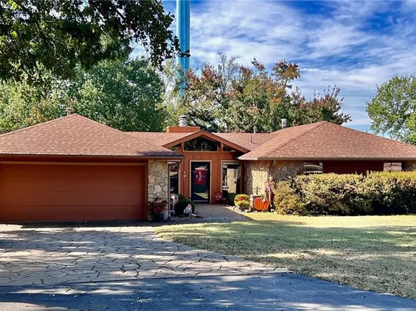 130 Woodland Rd, Coffeyville, KS 67337