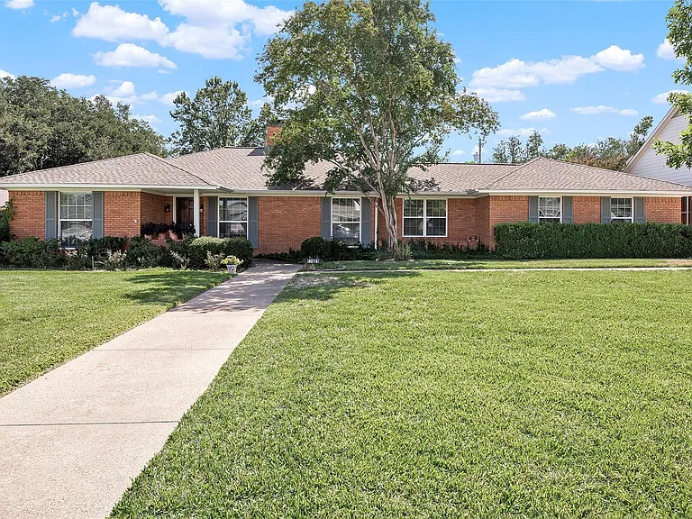 6814 Pemberton Dr — Photo 1