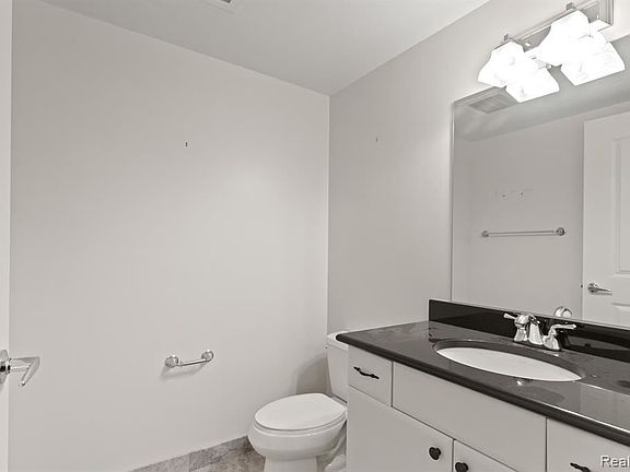 3rd image of 1135 Shelby St #7/2405