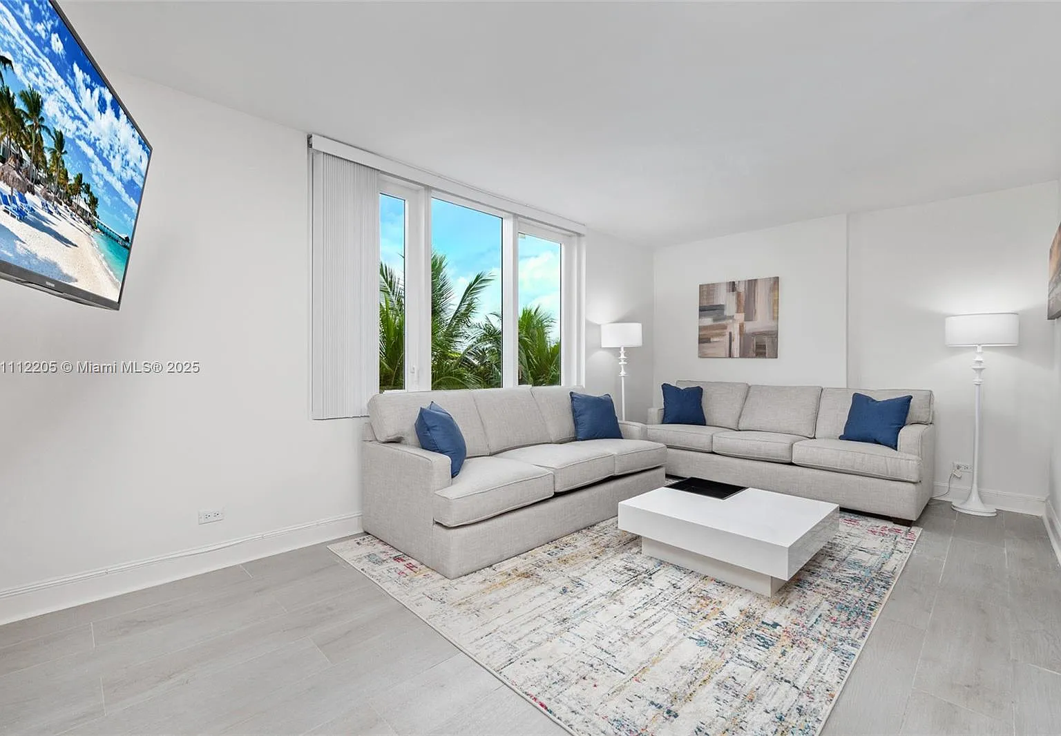 Roney Palace Condo — Photo 1