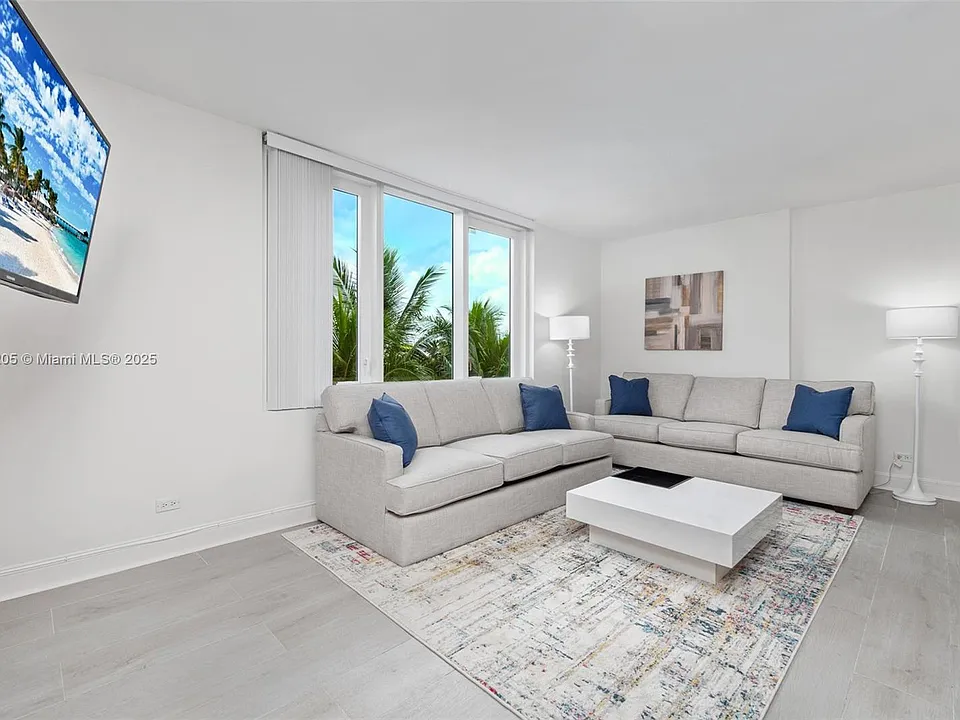 2301 Collins Ave #328