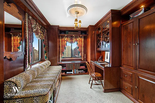 Sold by Warburg | media 5