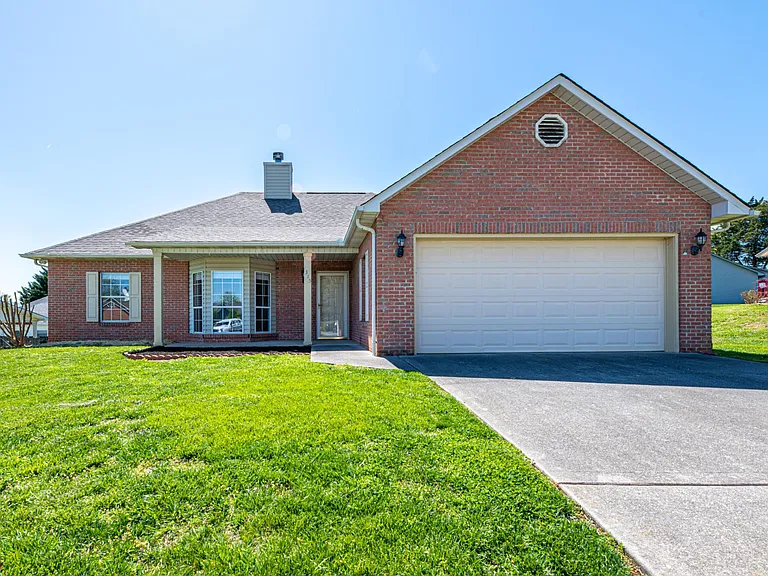 1315 Hunters Way Ct — Photo 1