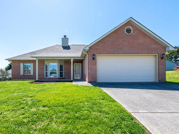 1315 Hunters Way Ct, Maryville, TN 37803